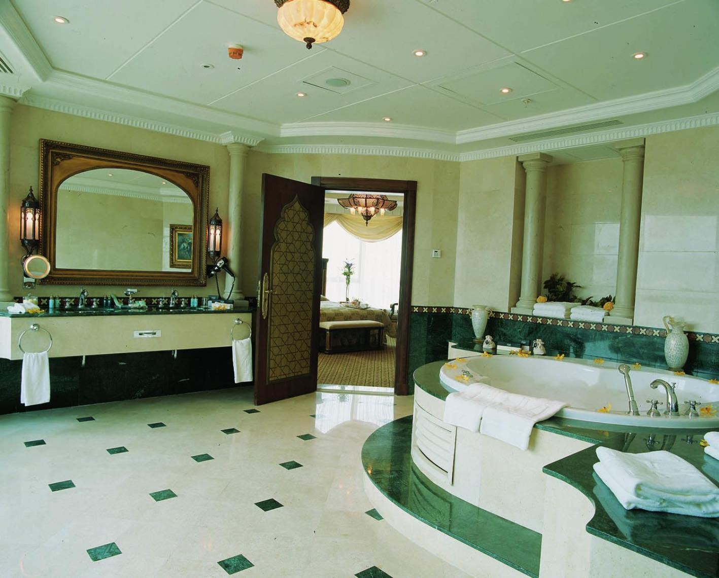 Al Habtoor Grand 5*