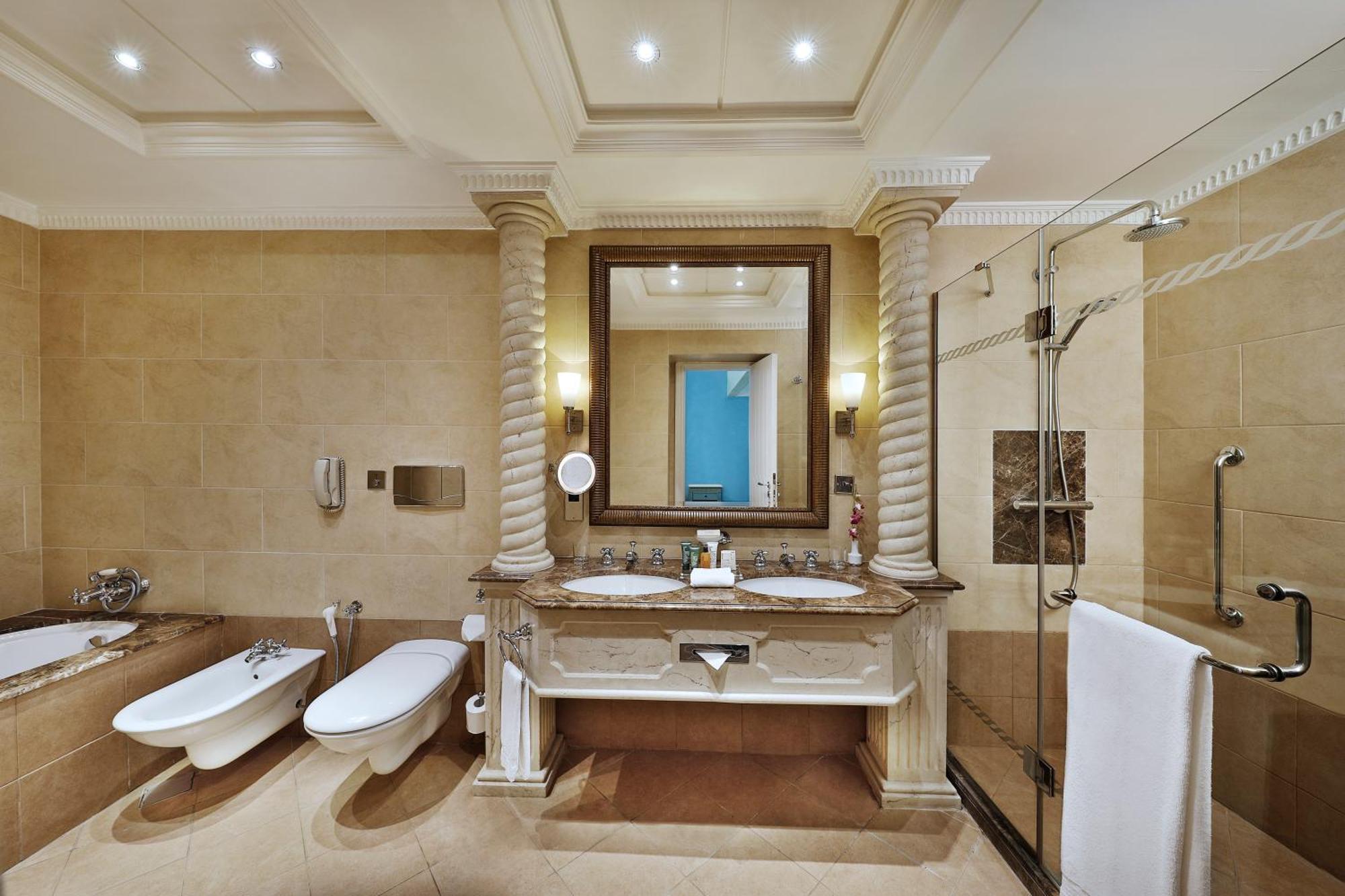 Al Habtoor Grand Hotel